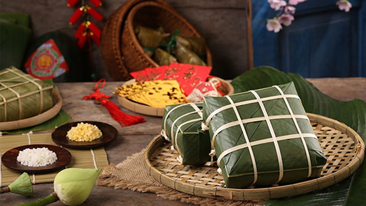 Bánh chưng is an indispensable traditional cake on Tết festival in the Northern provinces