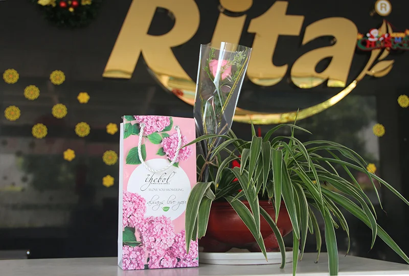 qua tnag ngay quoc te phu nu tại RITA