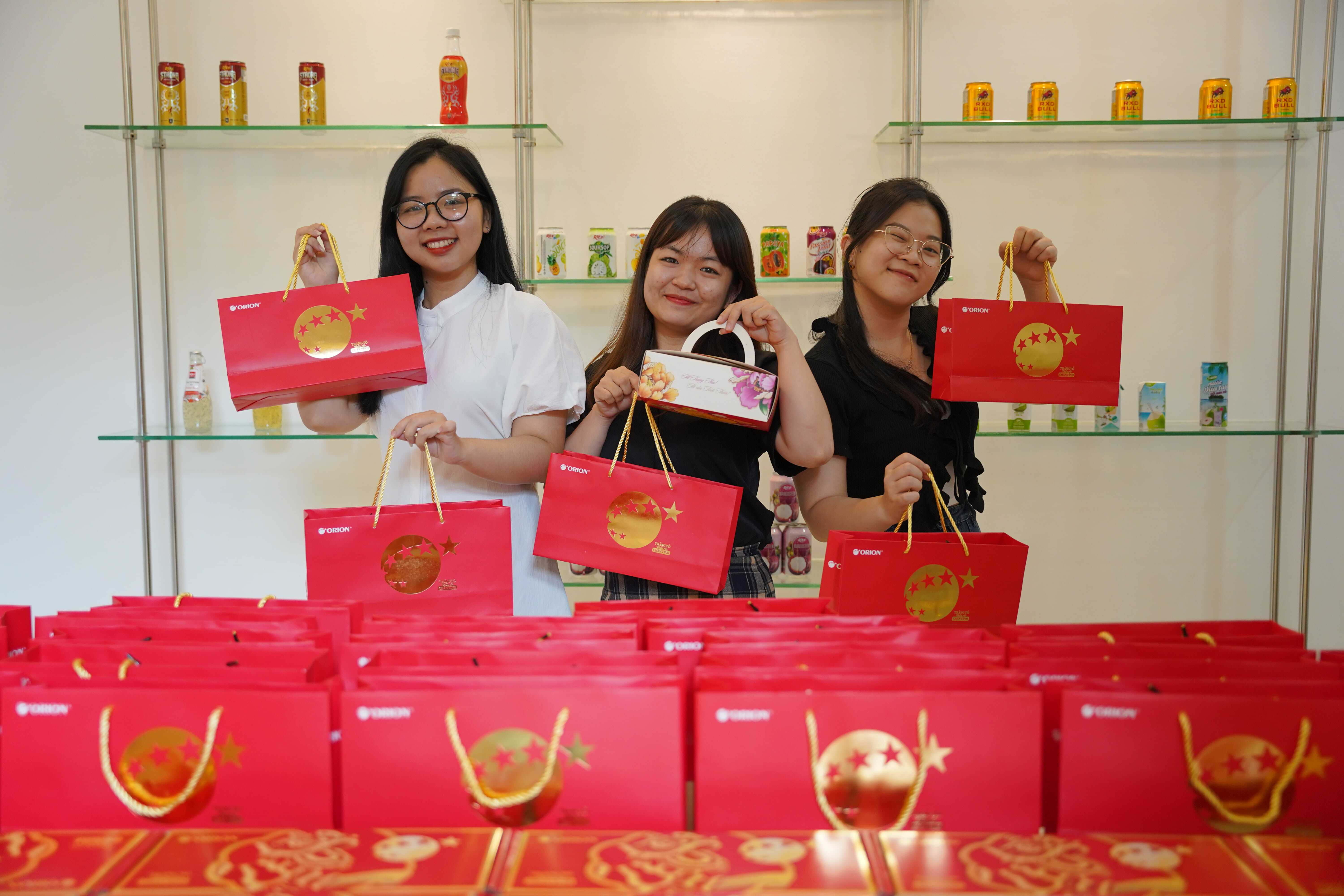 Rita's Delightful Employee Gifts for the Enchanted Mid-Autumn Festival