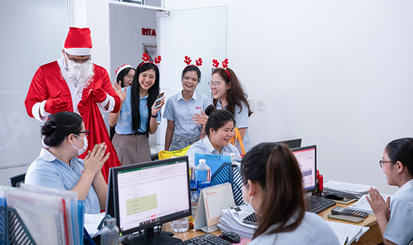 Merry Christmas from Rita Food Drink Refreshing Moments Worldwide 1