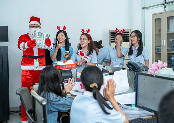 Merry Christmas from Rita Food Drink Refreshing Moments Worldwide 4