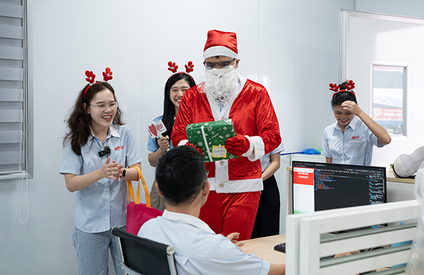 Merry Christmas from Rita Food Drink Refreshing Moments Worldwide 7