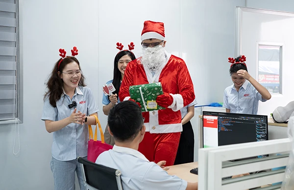 Merry Christmas from Rita Food Drink Refreshing Moments Worldwide 7