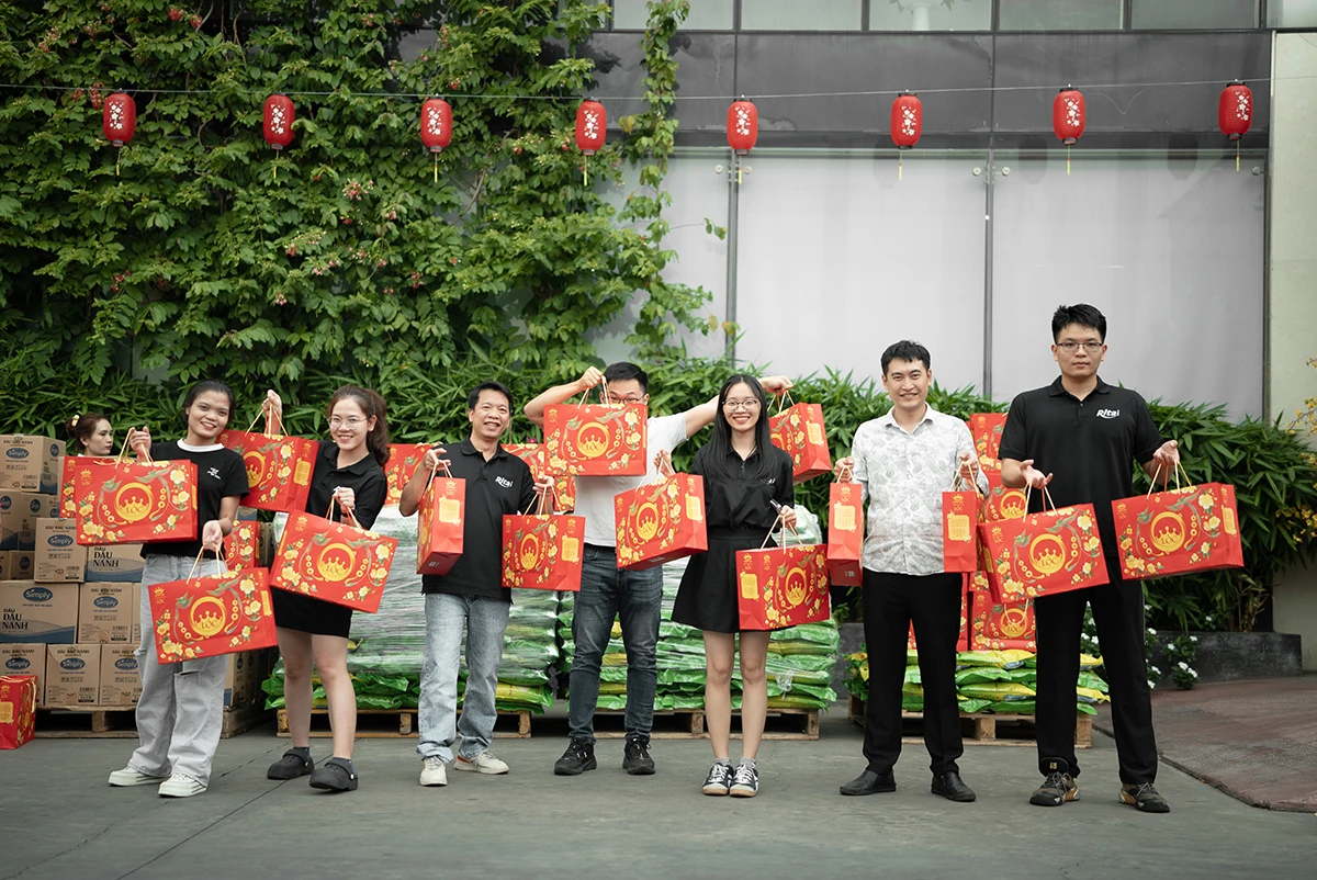 The Tet Gifts Conveying Practical Care