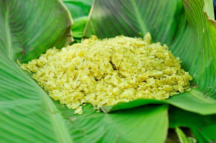 Enjoy green sticky rice you will feel the soul of the falling season